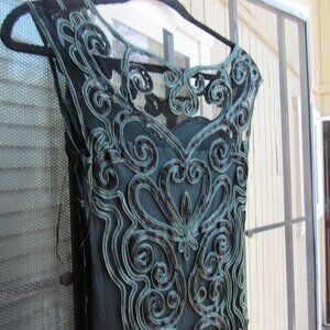 #150. NEW WOMEN'S LACE FORMAL DRESS  BY PHASE EIGHT  (SIZE 4-6 US)